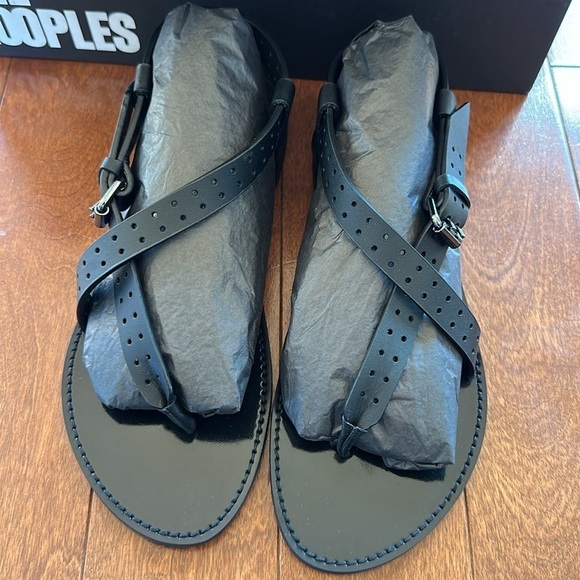 The Kooples Perforated thong Sandals size 40 or a US 9. New with box and dustbag - Picture 8 of 11